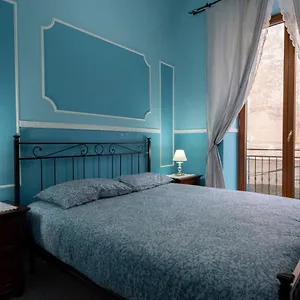 Spaccanapoli , Napoli Italia